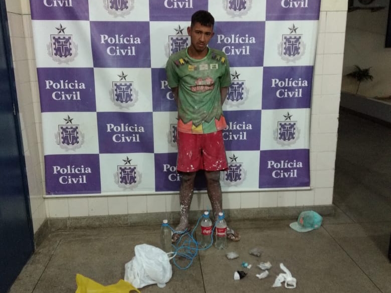 Brumado: Homem é preso em flagrante ao pular muro da delegacia para jogar drogas e bebida aos presos