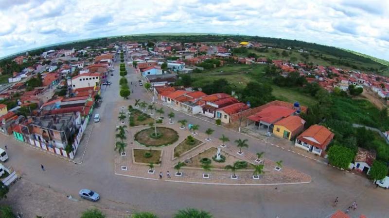 Criança de 7 anos morre atropelada por carro em linha férrea no interior do estado