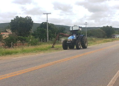 Ba – 148 que liga Brumado a Livramento recebe serviço de roçagem