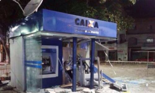 Salvador: Bandidos levam cofre de caixa eletrônico após trancarem policiais em delegacia