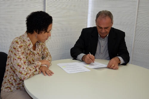 Prefeito Aguiberto assina 'Pacto pelo Enfrentamento à Violência contra as Mulheres'