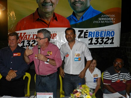 Candidatos Waldenor e Zé Ribeiro participaram de reunião no Bairro São Félix 