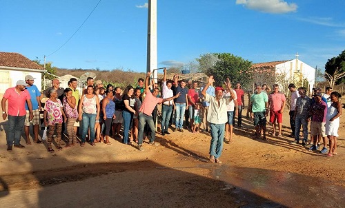 Gil Rocha entrega mais um Sistema Simplificado de Abastecimento de Água em Guajeru