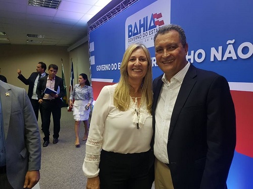 Convênio para reforma do estádio Minhocão em Malhada de Pedras é assinado por Rui Costa; prefeita esteve com o governador ontem, 13