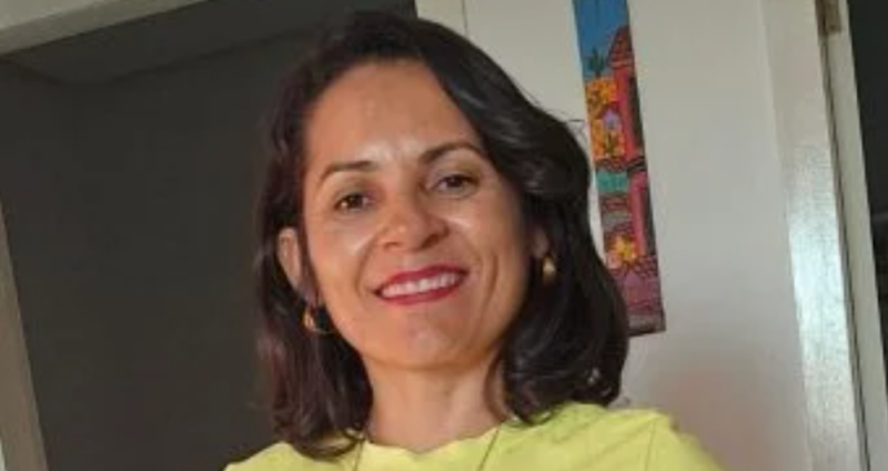 Professora de escola estadual que acertou tema da redação do Enem viraliza nas redes