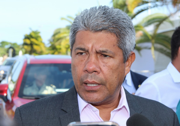 Um dia após chacina com seis mortos, governador visita Jequié e pede 'agilidade e firmeza' na apuração