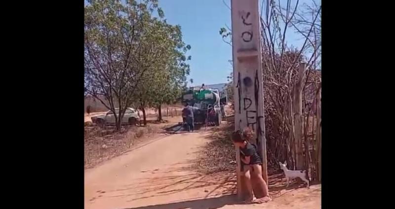 Prefeito de Manoel Vitorino é acusado de suspender fornecimento de água por perseguição política