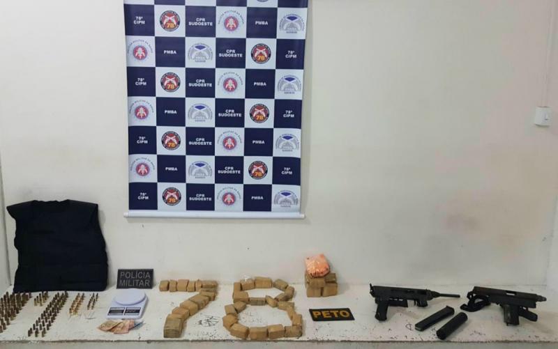 Jovem é preso com duas submetralhadoras, munição e silenciador em Vitória da Conquista