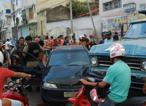Motorista se envolve em acidente e ao fugir acaba provocando outro