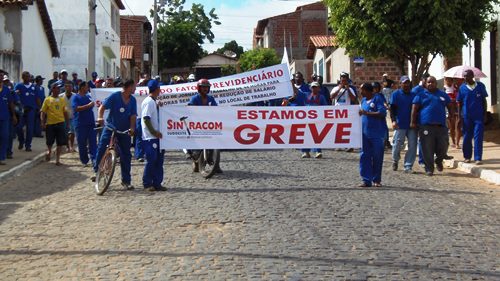 Trabalhadores da construção civil não aceitam proposta e greve geral continua