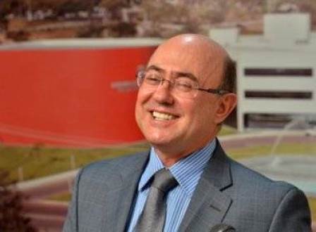 Ministro manda soltar deputado que responde a 107 processos