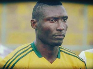 Atacante camaronês morre na Argélia após levar pedrada de torcedor