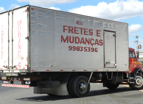 MUDANÇAS E FRETAMENTOS SEM DOR DE CABEÇA E COM PONTUALIDADE