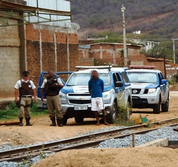 Traficante que conseguiu fugir da ação policial na tarde de ontem foi capturado à margem da BA-148