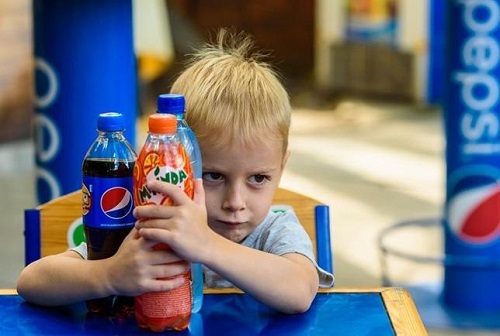 CCJ proíbe venda de refrigerantes em escolas