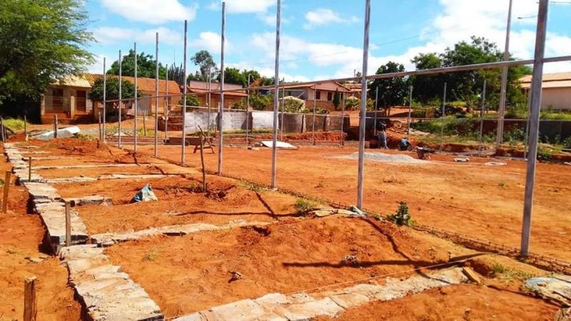 Guajeru: Construção da Quadra Poliesportiva na comunidade de Tanque Novo segue em andamento.