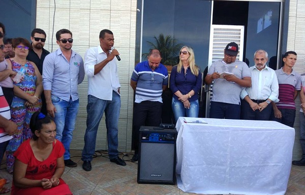 Terezinha Baleeiro assina Ordem de Serviço para obras de calçamentos de ruas em Malhada de Pedras