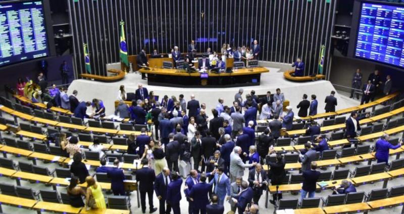 Câmara revoga novo seguro DPVAT e limita bloqueio de emendas