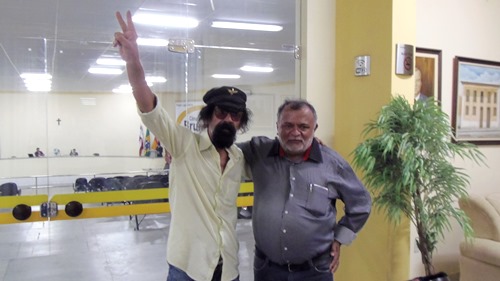 Barão e cover de Raul Seixas prestigiam sessão do Legislativo brumadense