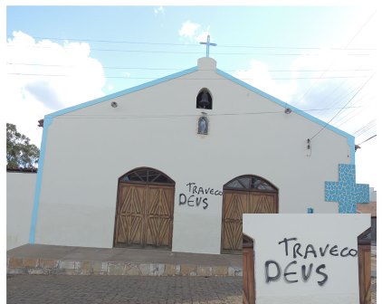 Licínio de Almeida: Vândalo pincha igreja com palavras de insulto