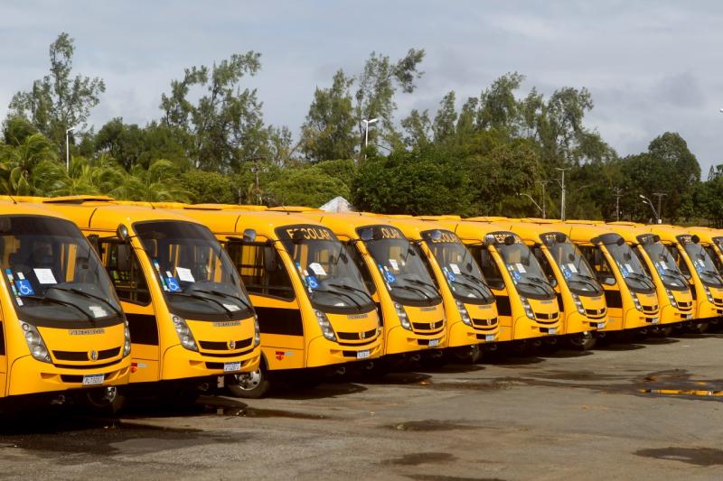 Brumado é beneficiado com um ônibus rural escolar