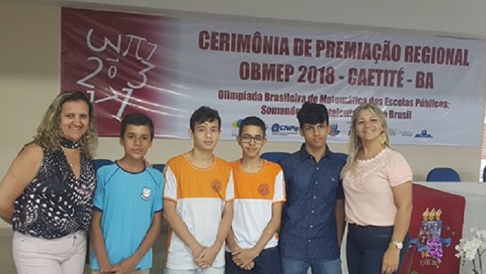 Alunos das Escolas em Tempo Integral da Rede Municipal de Brumado recebem medalhas da Olimpíada Brasileira de Matemática