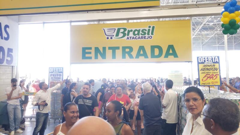 Gerando empregos, Brasil Atacarejo inaugura em Brumado com multidão indo as compras
