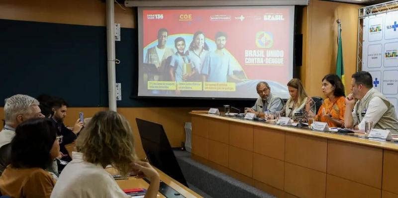 Saúde anuncia R$ 300 milhões para compra de medicamentos contra dengue