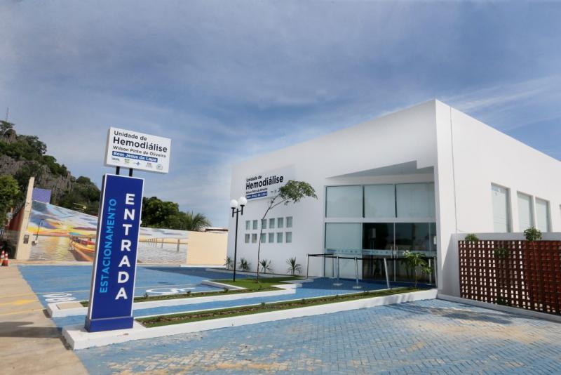 Governo entrega recuperação de trecho da BA-160 e unidade de hemodiálise em Bom Jesus da Lapa