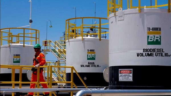 Petrobras anuncia redução de 1,1% no preço da gasolina nas refinarias