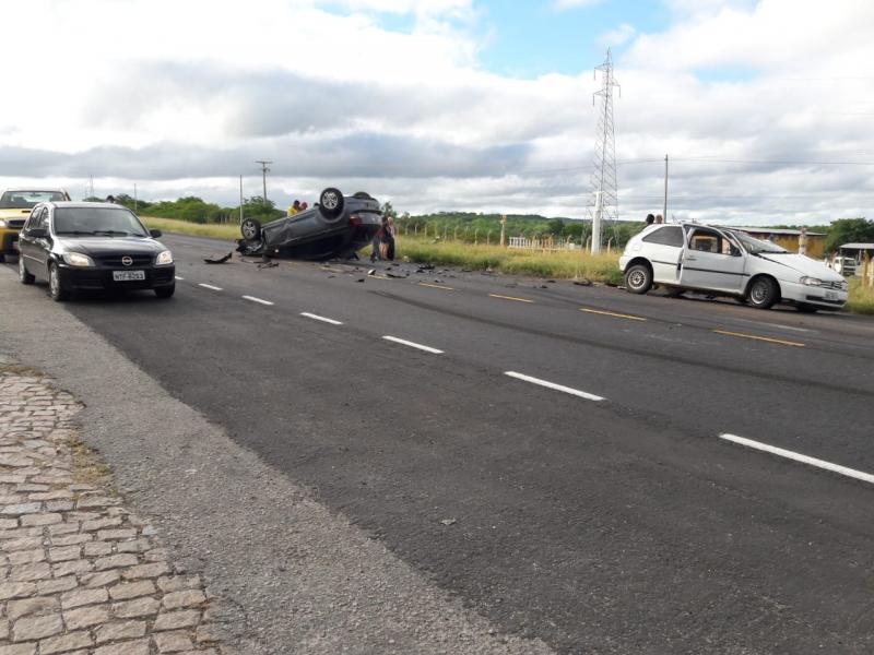 Acidente envolvendo dois veículos é registrado próximo ao posto da PRE em Brumado