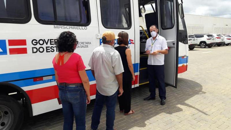 Pacientes de Guajeru tem transporte para atendimento na Policlínica Regional