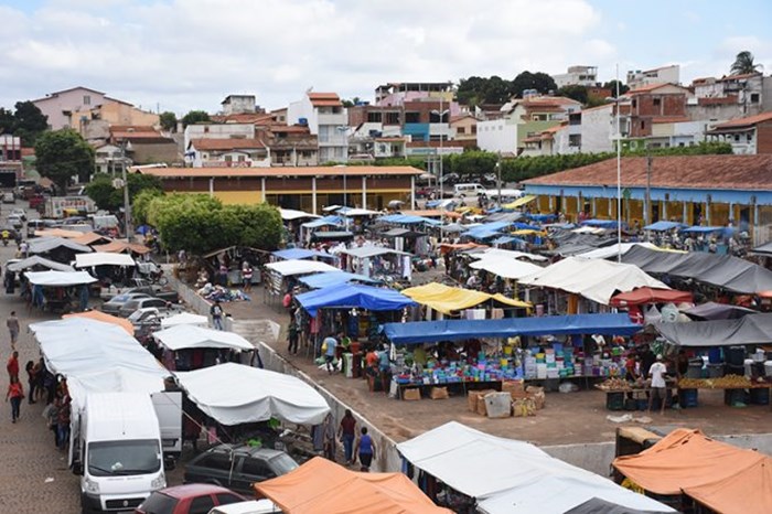 Prefeitura e CDL discutem regularização da feira-livre em Caculé