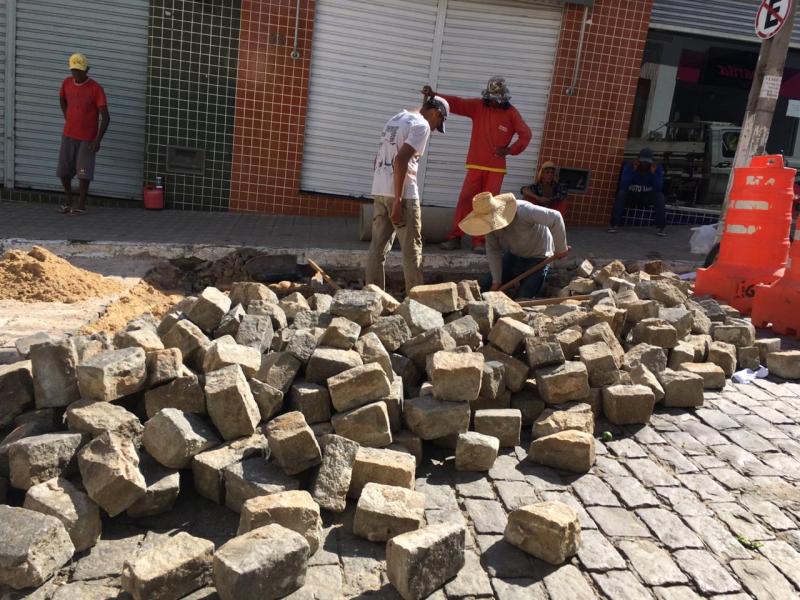 Brumado: Reparos de redes e manutenção de calçamentos já foram iniciados; afirma secretário