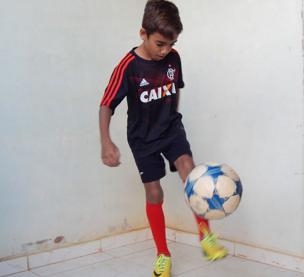 Garoto malhapedrense de 10 anos que sonha em ser jogador profissional luta diariamente para realizar sonho