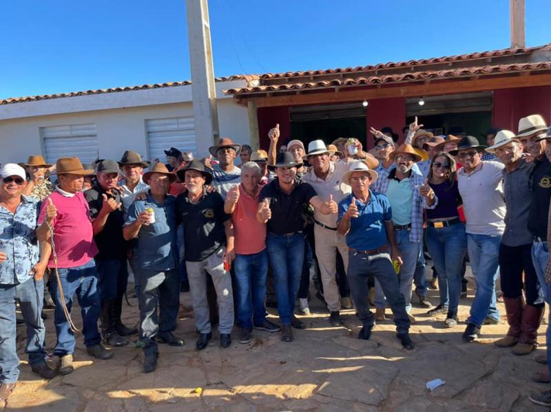 Prefeito de Guajeru marca presença na 11ª Cavalgada de Serra Escura