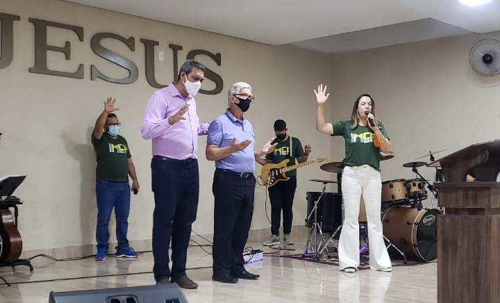 Grupo de Jovens da Igreja Evangélica Missões do Evangelho Pleno recebe moção de Aplausos da Câmara de Brumado