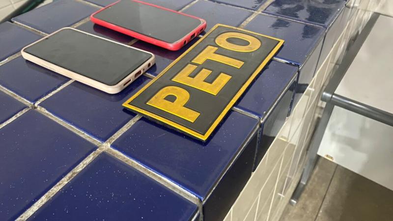 Polícia detêm casal por suspeita de receptação de celulares roubados em Brumado 