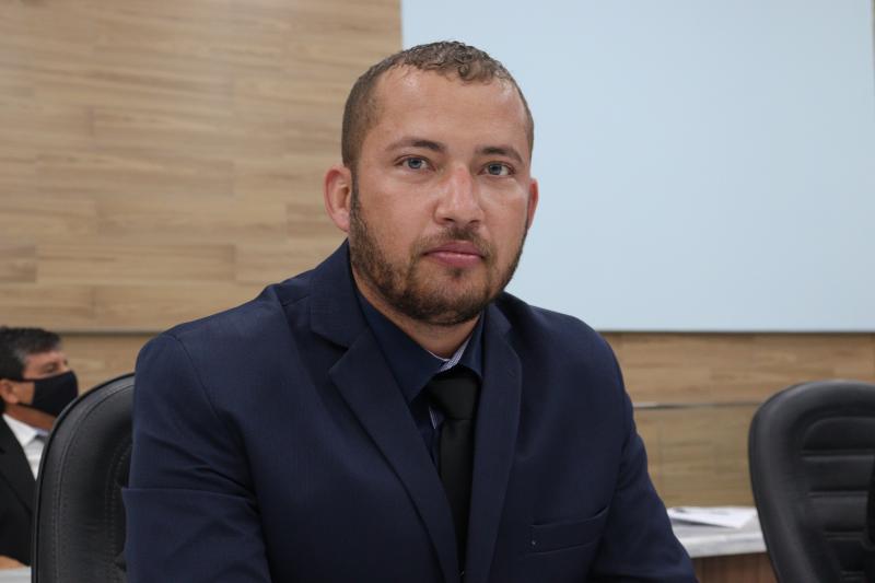 Brumado: Diretor da Câmara de Brumado passa por cima de ordem do vice-presidente e obriga retirada de publicação oficial