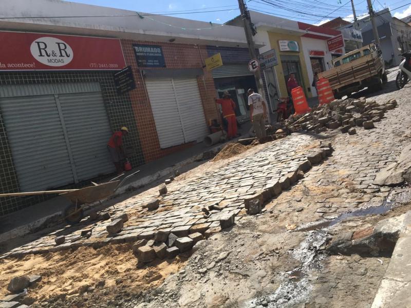 Brumado: Reparos de redes e manutenção de calçamentos já foram iniciados; afirma secretário