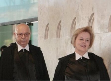 STF absolve oito mensalerios