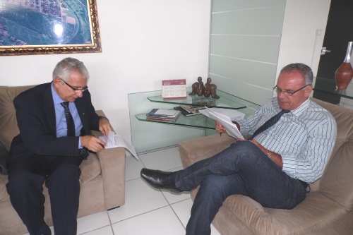 Prefeito assina convênio com a Caixa Econômica Federal e praças públicas serão construídas nos distritos de Cristalândia e Itaquarai 