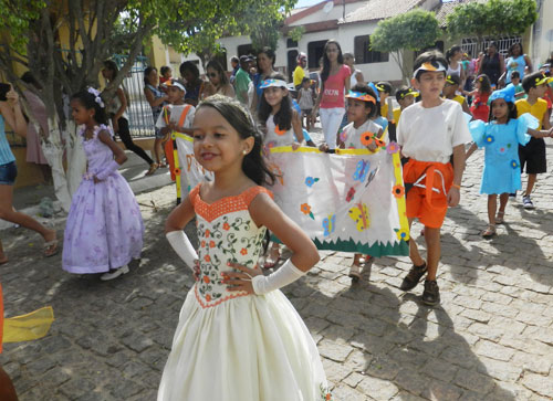 A chegada da estação das flores é comemorada com muita alegria pelos alunos do CEST