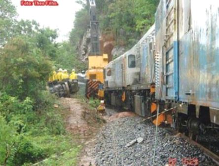Trem descarrila na serra entre Urandi e Licínio de Almeida.