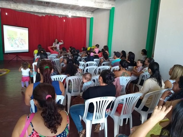Secretaria de Desenvolvimento Social de Guajeru distribui kits de livros para crianças