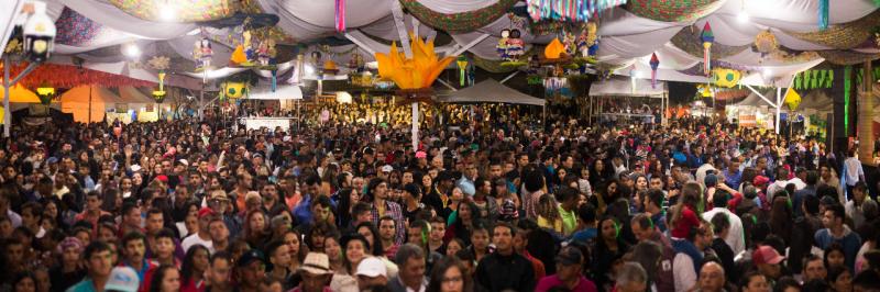 Show de Paula Fernandes atrai uma multidão em Barra da Estiva