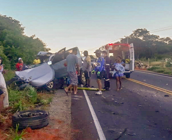 Caminhonete conduzida por brumadense colide com retroescavadeira na BA- 148