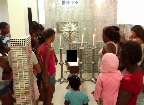 Criança morre enquanto tomava leite no colo da mãe