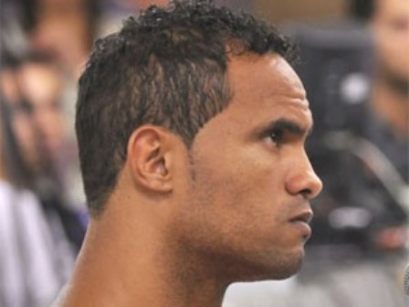 Advogado diz que o goleiro Bruno pode jogar mesmo preso em regime fechado