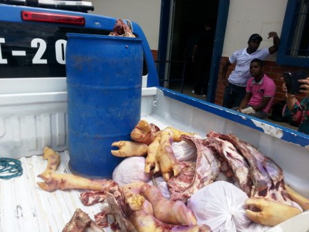 Vigilância sanitária apreende grande quantidade de carne clandestina no interior do município 